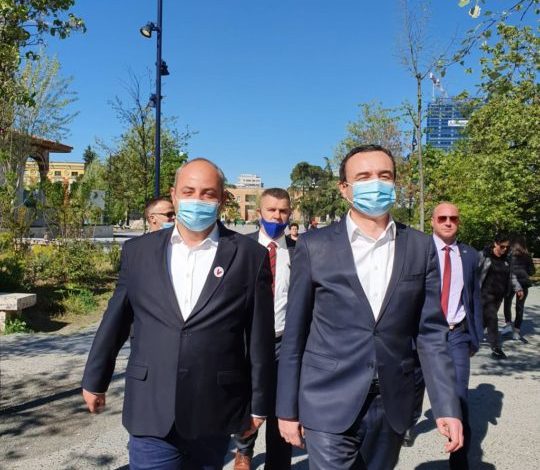 ZGJEDHJET/ Gazetari nga Kosova: Arsyet pse Albin Kurti dukej politikan i vogël sot në Tiranë