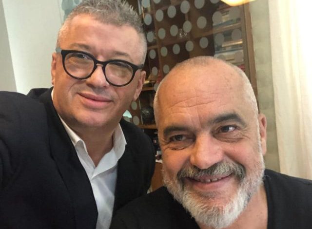 “KRYEMINISTRI I MANDATIT TË TRETË”/ Rama shfaqet i buzëqeshur krah sekretarit socialist