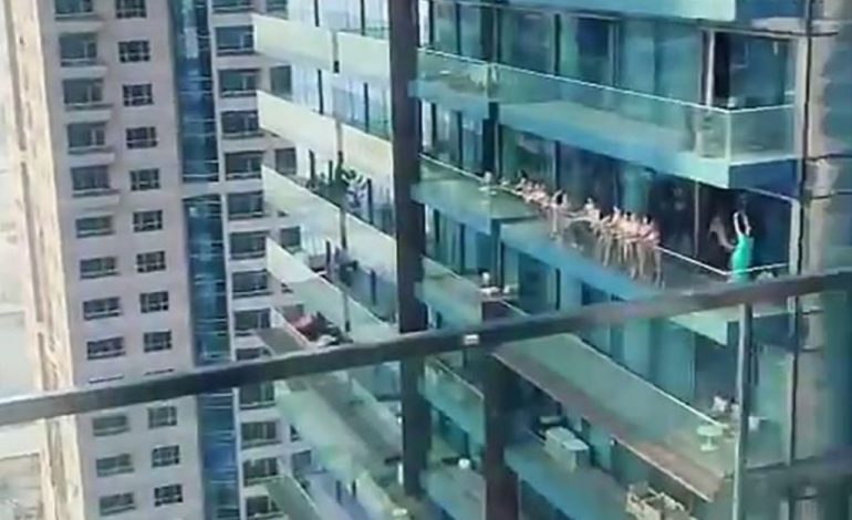 JU NDODH E PAPRITURA/ Dhjetëra modele arrestohen në Dubai, bënë video NUDO në ballkon (FOTOT)
