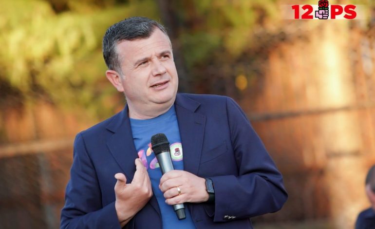 THUMBON BERISHËN NGA ELBASANI/ Balla: Dikur i vinte tritolin shtyllave të tensionit, dje u mundua të pengonte ardhjen e vaksinave