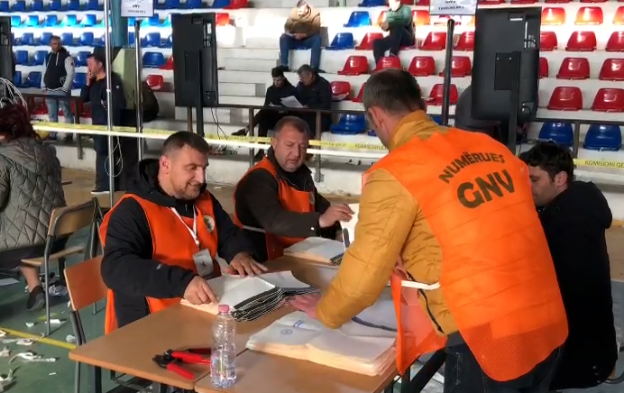 ZGJEDHJET/ Numërohen 411 nga 511 e Qarkut të Korçës, kryeson PS, ja sa vota kanë marrë PD-LSI
