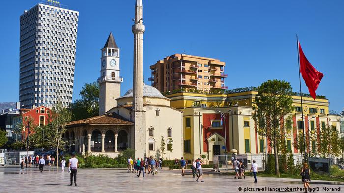 POLITIKA NË SHQIPËRI E BALLKAN: Biznes në vend të programit e ideologjisë?