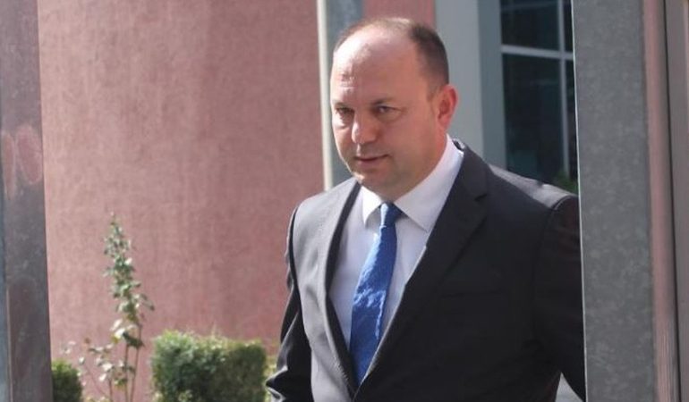 “DO TË Q* ROBT”/ I kërcënuari nga Florenc Hoxha: Më tha do ta bëj trupin vrima, vrima…