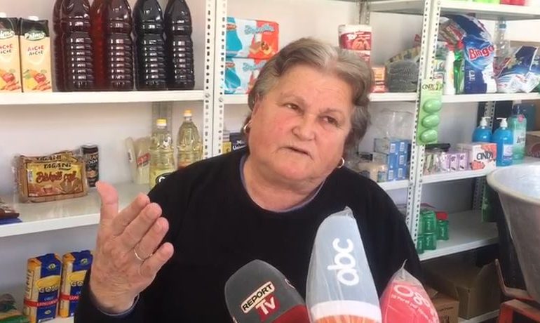 SHERRI NË BERAT KU U PLAGOS EFEKTIVI/ Nëna e njërit prej të përfshirëve: Erdhën në dyqan të pirë, na thanë…