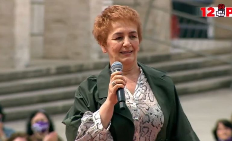“DO BËJ MË TË MIRËN PËR KUJDESIN…”/ Najada Çomo: T’i japim kryeministrit mundësinë që ta bëjë Shqipërinë të buzëqeshë