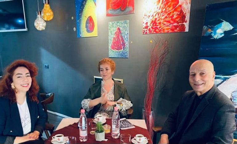 ZGJEDHJET/ Najada Çomo publikon FOTO me bashkëshortin dhe vajzën: Ne votuam! Një kafe pas 412 diteve