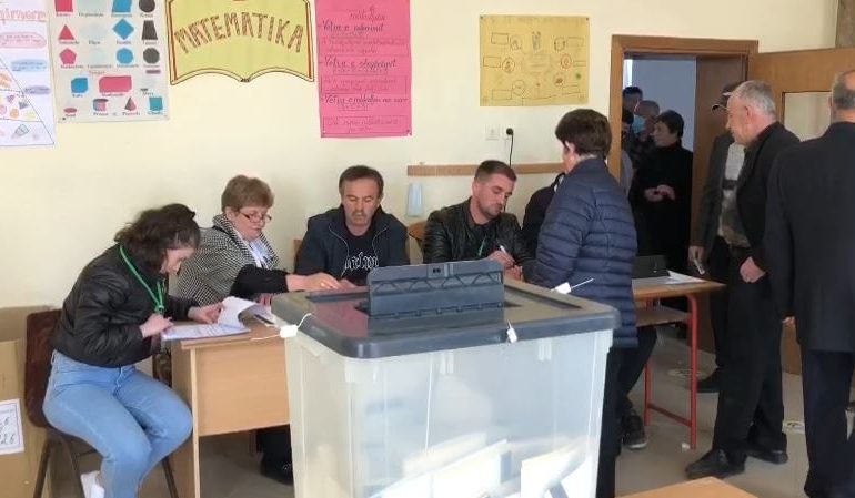 ZGJEDHJET/ Ndërpritet për pak minuta energjie elektrike në Pogradec, nuk pengon procesin e votimit