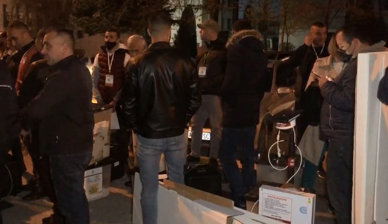 VIJOJNË DËRGIMET E KUTIVE NË KZAZ/ Ja sa kanë mbërritur deri në orën 21:00 në disa qarqe të vendit