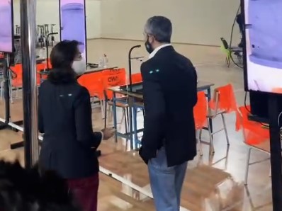 ZGJEDHJET/ Yuri Kim zhvesh komisionerët e PD te “Vasil Shanto”, i detyroi të heqin bluzat me numrin 9