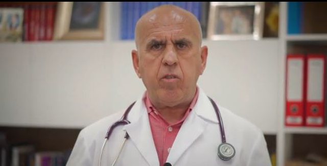 “PO RREZIKOJNË…”/ Mjeku Pipero THIRRJE politikanëve: Ndalni grumbullimet, jo vaksinimin (VIDEO)