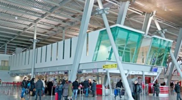 FLUTURIMET JASHTË VENDIT/ Ministria publikon kushtet e reja për shqiptarët, të vendosura nga çdo shtet