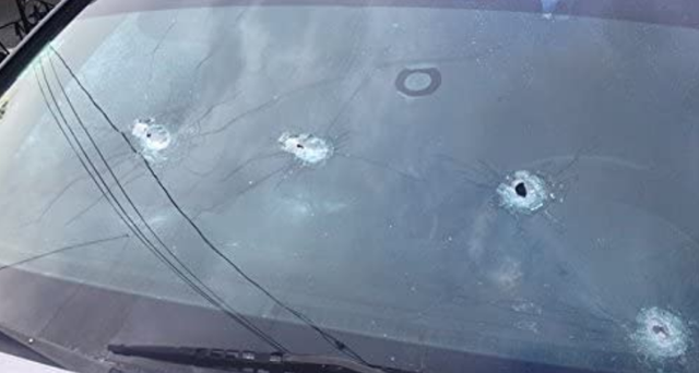 TË SHTËNA ME ARMË NË VELIPOJË/ 36-vjeçarit i bëjnë “shoshë” me plumba dy makinat (EMRI)