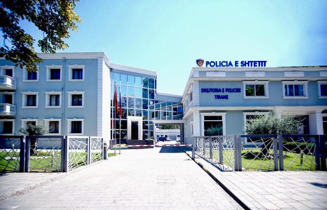 PAMJET TË RËNDA/ Aksident në Tiranë, makina përplas kalimtaren. Shoferi…
