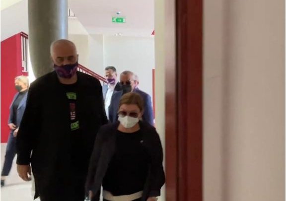 BATUTAT/ “Jua mori frymën kjo ëë, ju shkatërroi”, Rama për kryetaren e Bashkisë: Je shtrigë…