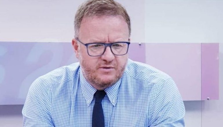 “DO TË RISHIKOJMË VKM PËR LOJTARËT”/ Zv. Ministri Tare: Pasaportat Diplomatike të Kombëtares Shqiptare, të vlefshme deri në 30 qershor