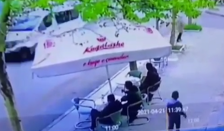 VRASJA NË ELBASAN/ Dalin PAMJET, furgonët me logo të PD-së me njerëz të armatosur, “patrullojnë” në rrugët e qytetit dy orë para ngjarjes