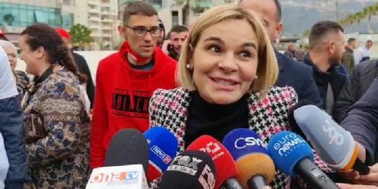 “XHELOZON” PËR FTESËN E RAMËS NDAJ BASHËS/ Kryemadhi: S’kam parë burrë që i lutet…
