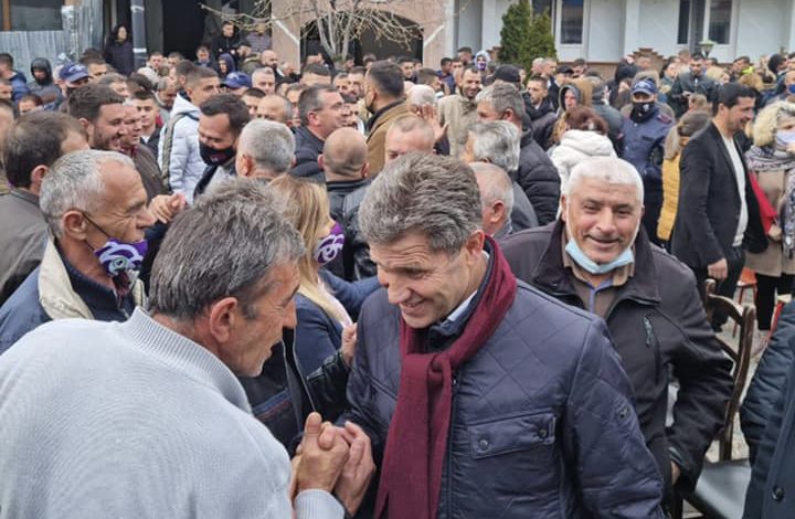 SULMON KREUN E LISTËS SË PS NË DIBËR/ Berisha: Ka ndarë shtëpi me lekë në Londër. Qytetarët i kthehen ashpër: Shpifës