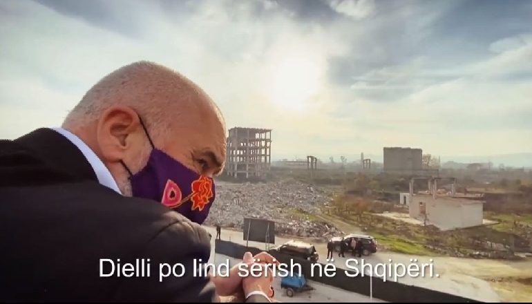 “DIELLI DO TË LIND SËRISH…”/ Rama publikon VIDEON: Drita në fund të tunelit të pandemisë po zmadhohet