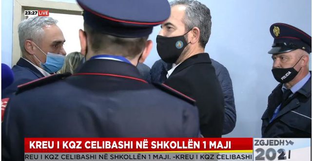 ZGJEDHJET/ Sherri me grushta në qendrën e numërimit, Celibashi mbërrin te shkolla “1 Maj”