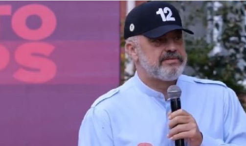 IRONIA/ Rama: Basha një herë bëhet “batman”, pastaj “barbie” me flokë të zeza