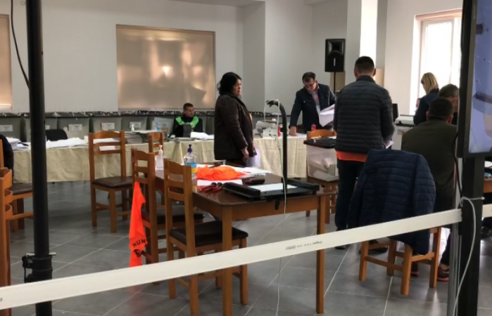 ZGJEDHJET/ Përfundon numërimi i të gjitha kutive në Berat, nuk ndryshon ndarja e mandateve