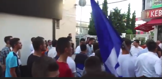 INCIDENTI NË ZYRËN ELEKTORALE TË PD NË KAVAJË/ Jonuzi priti Bashën në lokalin e tij gjatë fushatës: Nuk jam socialist… (VIDEO)