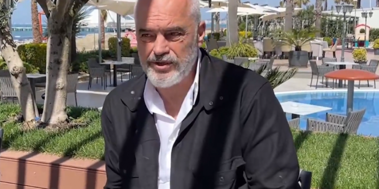 ZBULON PLANIN PËR PUNONJËSIT E HOTELEVE/ Rama: Do të vaksinohen pas grave dhe vajzave të fasonerive