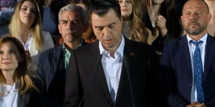 E FUNDIT/ Humbi por NUK DORËHIQET, Basha: Do t’ju çoj drejt fitores, beteja sapo ka filluar