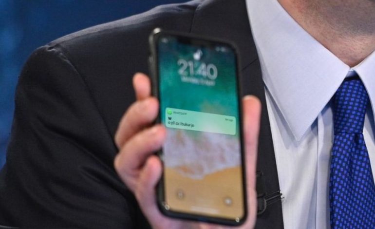 “O YLL, SA I BUKUR JE”/ Lulzim Basha nuk përmbahet, tregon mesazhin në celularin e tij (FOTO)