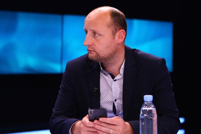 “XHUVANI U QËLLUA ME…”/ Gazetari jep detaje për VRASJEN, pse ish-policët i janë bashkuar Bardhit