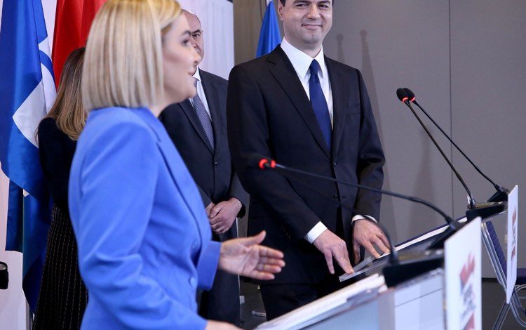 Shifrat e pashpjegueshme të sondazheve për 25 prillin dhe precedenti 25 vjeçar