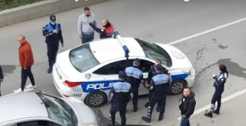 PAMJET E RENDA NË TIRANË/ Polici parandalon një vrasje, konflikti nisi me grushte e më pas me përplasjen e makinave