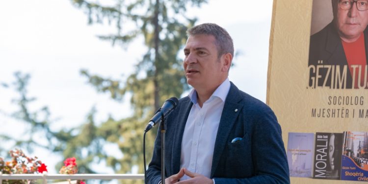 IRONIZON METËN/ Gjiknuri: Na ka ardhur presidenti kandidat në Vlorë…