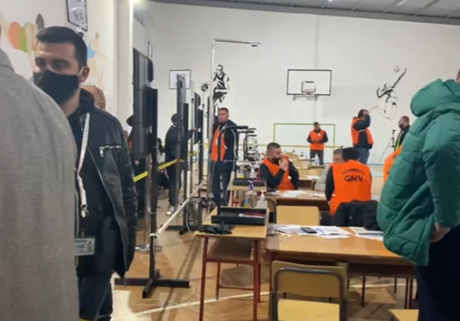 ZGJEDHJET/ Pezullohet numërimi i votave në Durrës, 314 votues, por në kuti dalin 315 vota