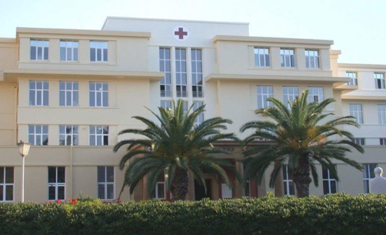 I HOQI RESPIRATORIN TË MOSHUARIT ME KORONAVIRUS/ Ja çfarë ndodhi me shqiptarin në Greqi