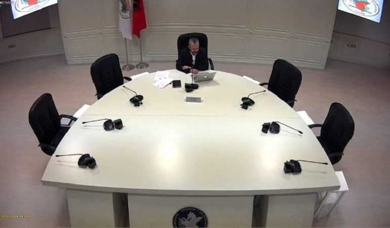 ZGJEDHJET/ Fleta e votimit do jetë me numra. Shqiptarët nuk do mund të shikojnë emrat e kandidatëve