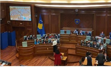KUVENDI SHKON NË PUSHIM/ Dështon edhe votimi i dytë për president të Kosovës