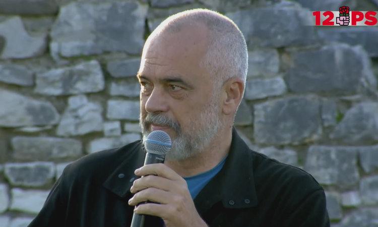 FLET NGA BERATI/ Rama: PS e vetmja forcë politike që në historinë e saj nuk është lëkundur asnjëherë. Zemra RREH…