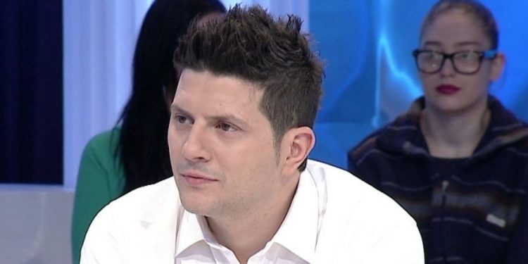 BRAKTIS PD DHE I BASHKOHET PS/ Ermal Mamaqi sapo na zbuloi me këtë FOTO se kush i paguante kursin e kitarës kur…