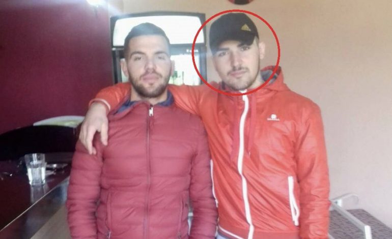 NGJARJA E RËNDË NË DIBËR/ Të dy të përqafuar, ja FOTOT e dy vëllezërve nga Maqellara, i madhi vrau me thikë të voglin