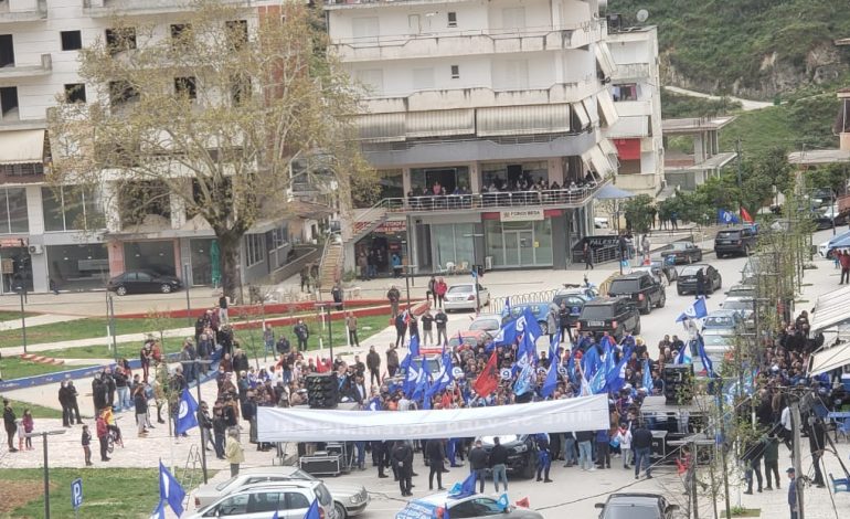 NUK NDALET BASHA/ Pritet nga një grusht militantësh në Sarandë e Delvinë duke mos respektuar masat anti-COVID (VIDEO)