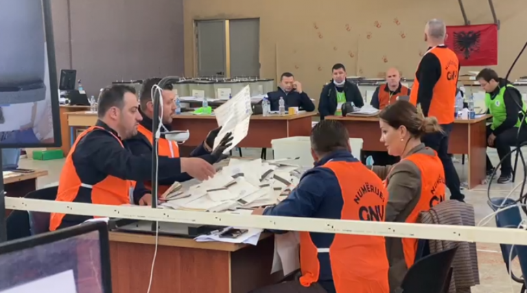 ZGJEDHJET/ Kontestime për parregullsi. Pse mbetet e hapur Lezha, ja si ndahen votat në kutinë e fundit (DETAJET)