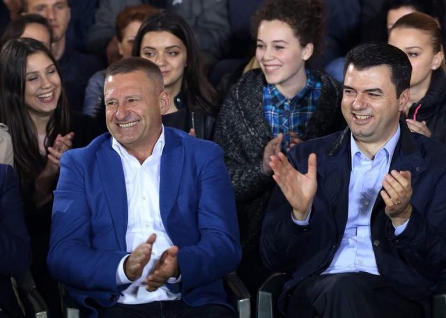 ZHGËNJIMI ME BASHËN/ Nard Ndoka e thotë HAPUR: Ishte në delir, krijoi kultin e individit
