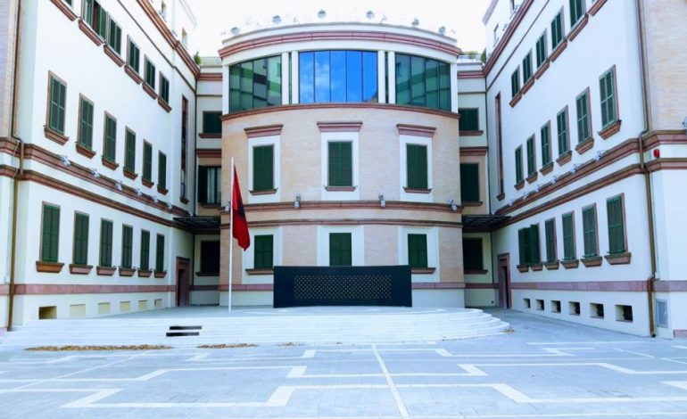 LAJM I MIRË PËR QYTETARËT QË JETOJNË JASHT VENDIT/ Ministria e Brendshme: Shtyhet afati i tërheqjes së letërnjoftimeve deri në shtator