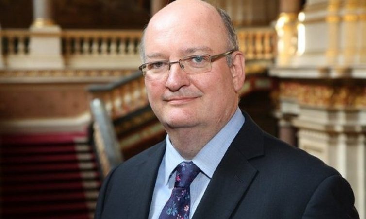FLETA E VOTIMIT PËR ZGJEDHJET E 25 PRILLIT/ Ambasadori britanik Norman: Të dakordësohet në kohë dhe të jetë e qartë