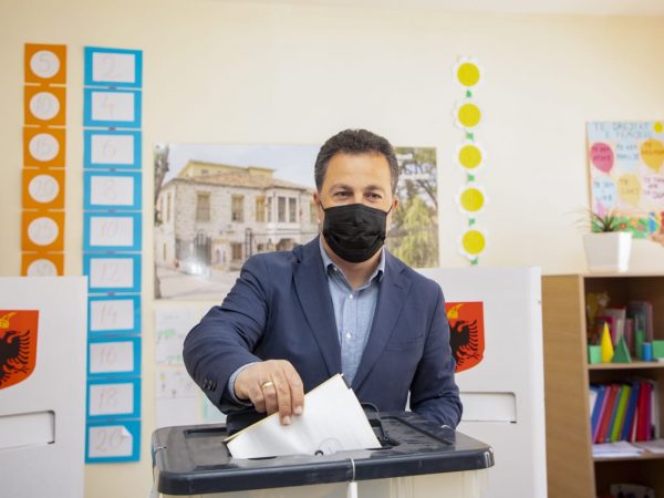 ZGJEDHJET/ Niko Peleshi, më i votuari nga socialistët pas kryeministrit, i pari deputet që thyen herësin