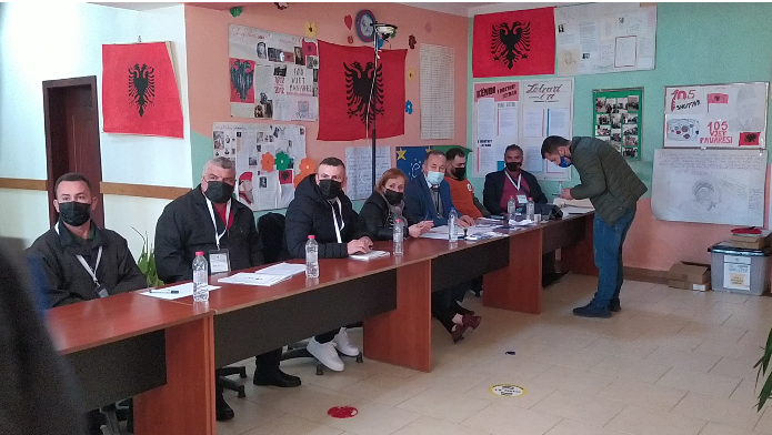 NJË TJETËR INCIDENT/ Qytetari konfrontohet fizikisht me vëzhguesin e PD. Ja ARSYEJA