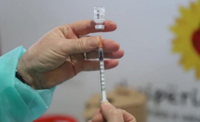 VAKSINIMI/ Urgjenca Kombëtare thirrje qytetarëve: Çfarë duhet të bëni nëse keni efekte anësore pas vaksinës