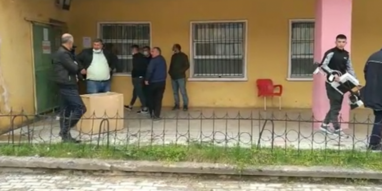 QARKU DIBËR GATI PËR ZGJEDHJET/ Nis shpërndarja e materialeve zgjedhore në qendrat e votimit